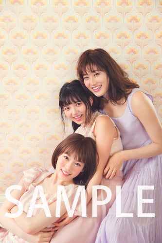 小池美波&上村莉菜&守屋茜(楽天ブックス)/「KEYAKI~2018 Summer ツアーメモリアルBOOK~」書店別特典(画像提供:小学館)