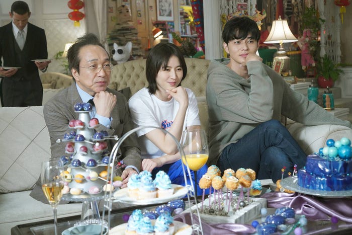 (左から)小日向文世、長澤まさみ、東出昌大(C)フジテレビ