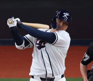 韓国代表 初回に一挙4点先制！文保景がいきなりグランドスラム→飛行機ポーズで生還 ベンチがお祭り騒ぎに