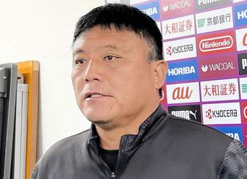 「悪い影響を与えるなら監督は去るべき」今季終了後に退任の京都・曺貴裁監督が異例の会見、広島に4失点大敗で泥沼5連敗