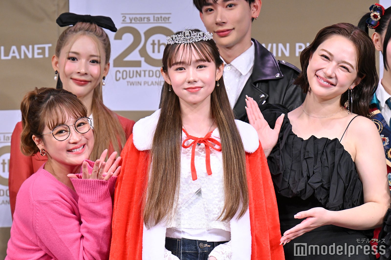 鈴木奈々、才福亜莉咲さん、村重杏奈（C）モデルプレス