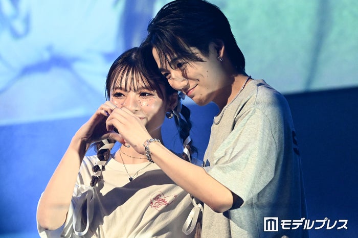 「今日好き」“ゆいはる”ゆいちゃみ＆大木遥翔カップル、お揃い衣装姿で“おでこコツン” ゆいちゃみは美ウエストチラリ【青春祭 by 今日、好きになりました。】