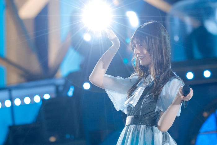 小坂菜緒「4回目のひな誕祭」より/撮影:上山陽介