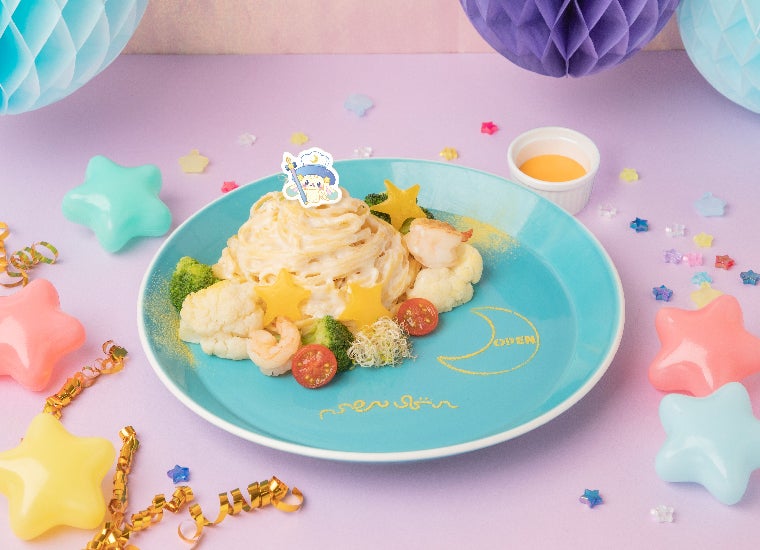 月の裏のレストラン すってんルセットの三日月パスタ税込1,760円（C）2023 SANRIO CO．，LTD．APPROVAL NO．L638832