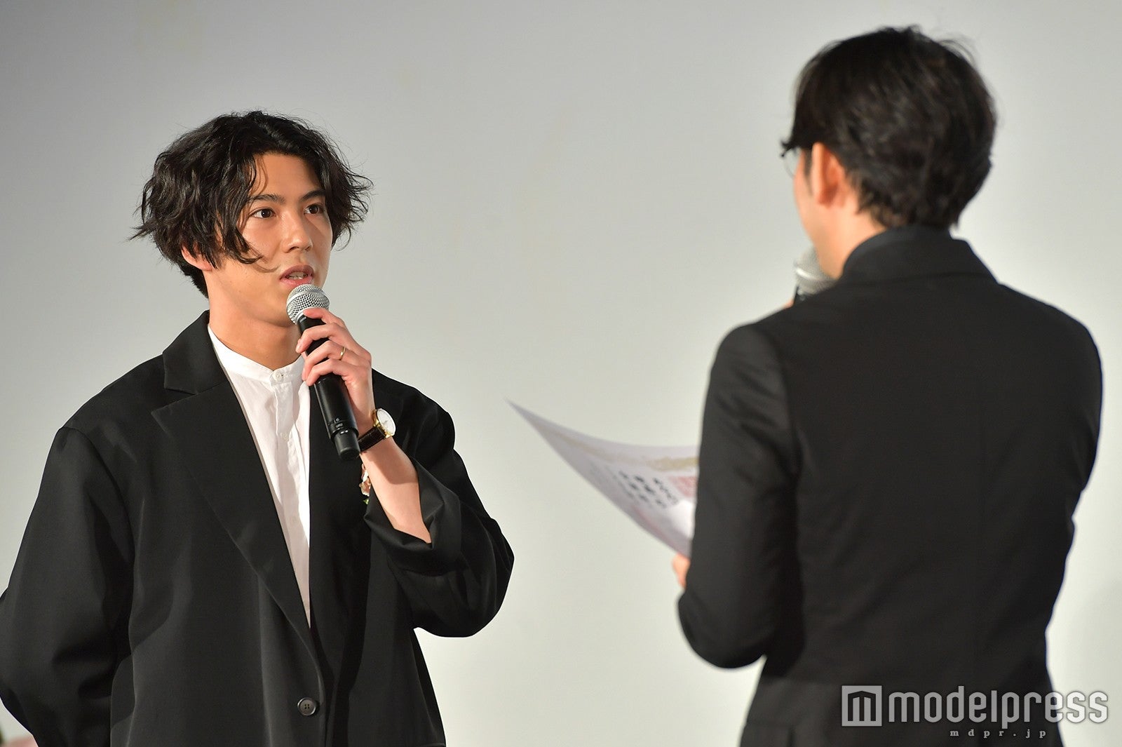 賀来賢人、小泉徳広監督 （C）モデルプレス