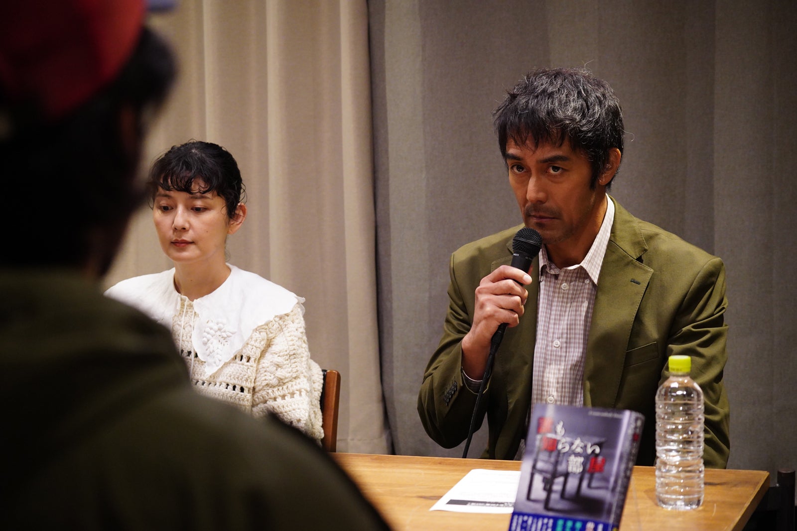 （右）阿部寛「すべて忘れてしまうから」第3話より（C）テレビ東京／（C）2022 Disney and related entities