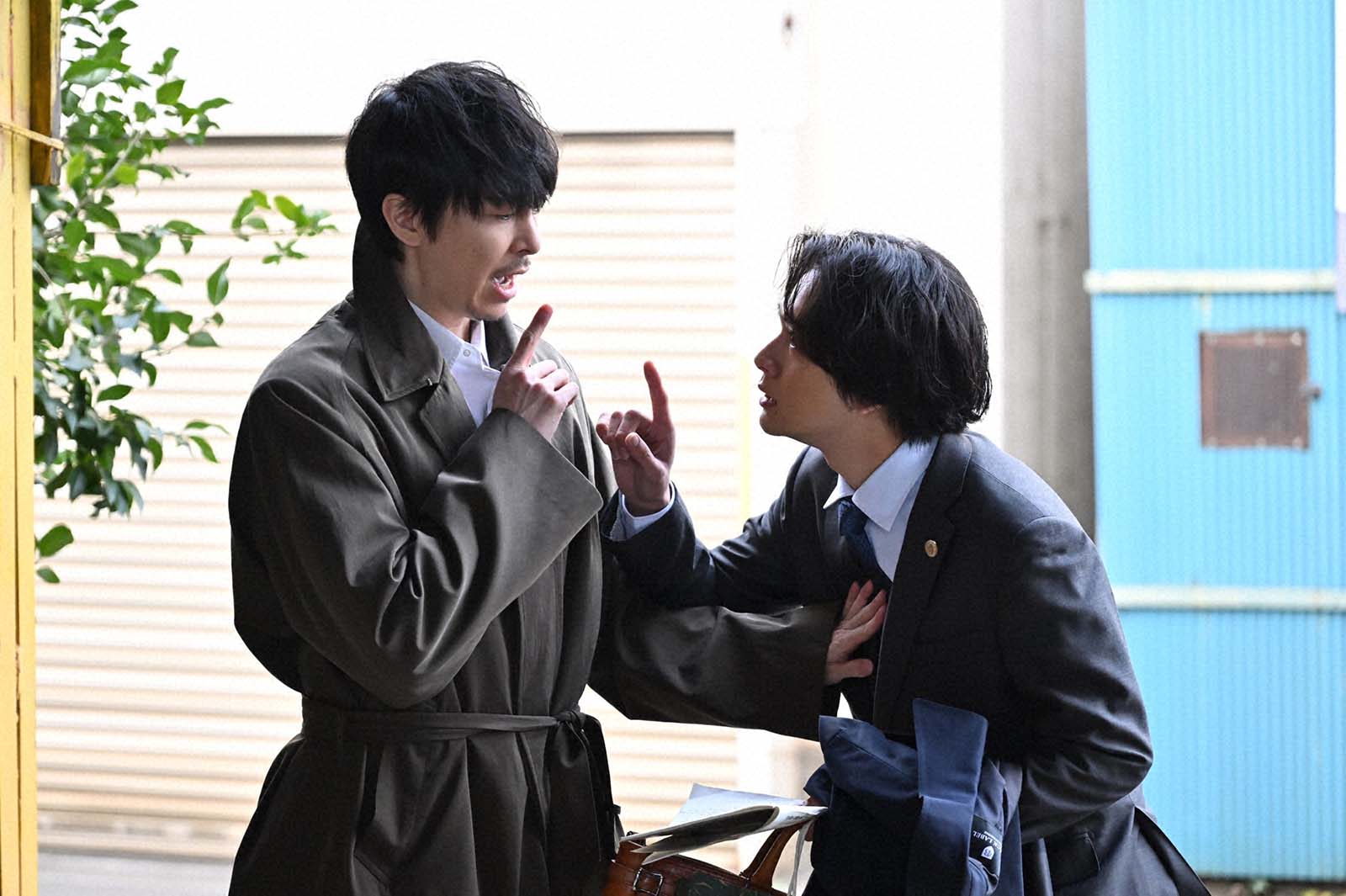 長谷川博己、北村匠海「アンチヒーロー」第1話より（C）TBS