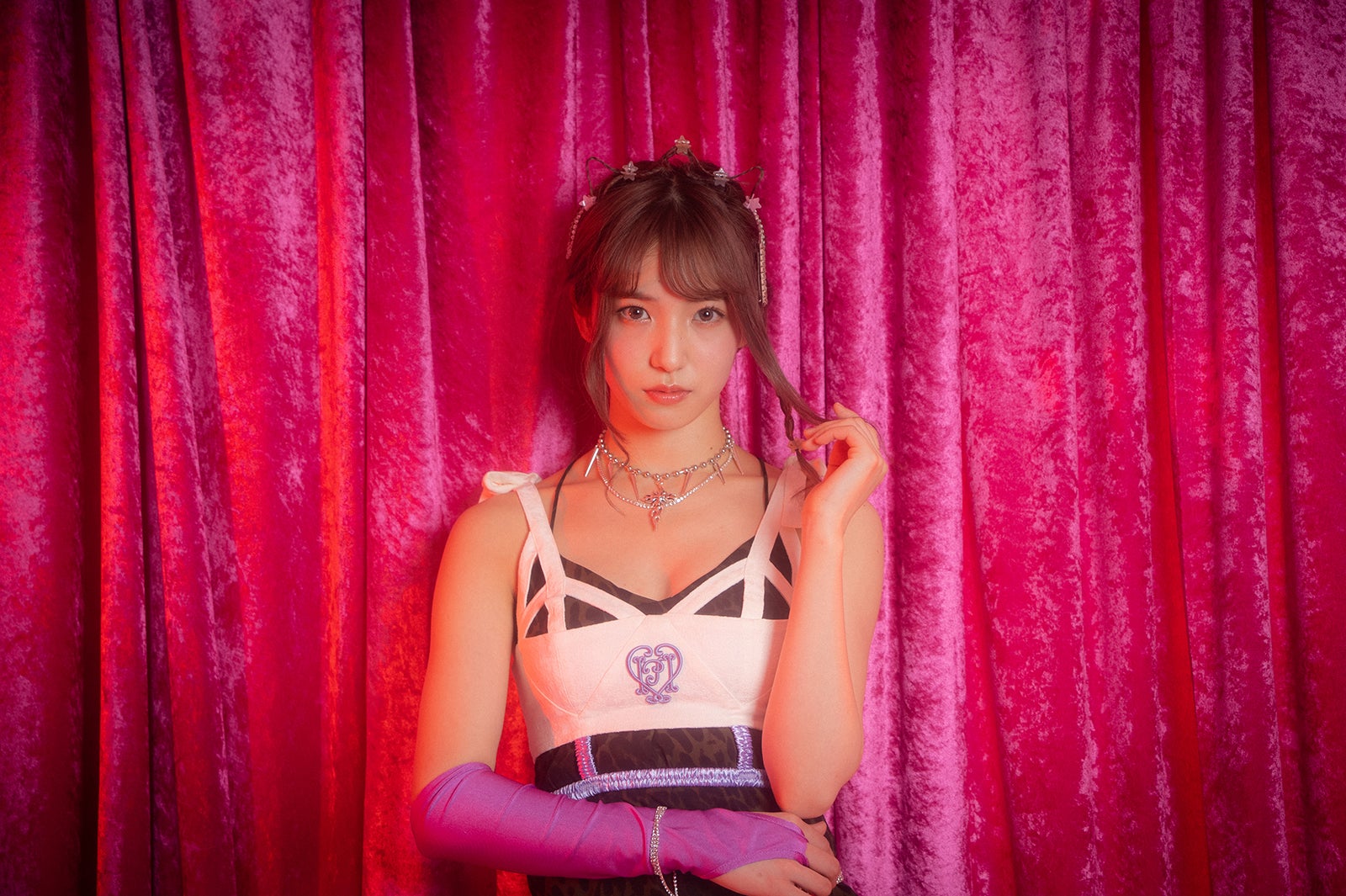 下尾みう「OUT OF 48」ビジュアル画像（C）OUTOF48