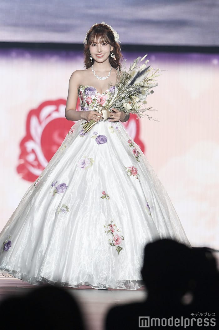 三上悠亜(C)モデルプレス