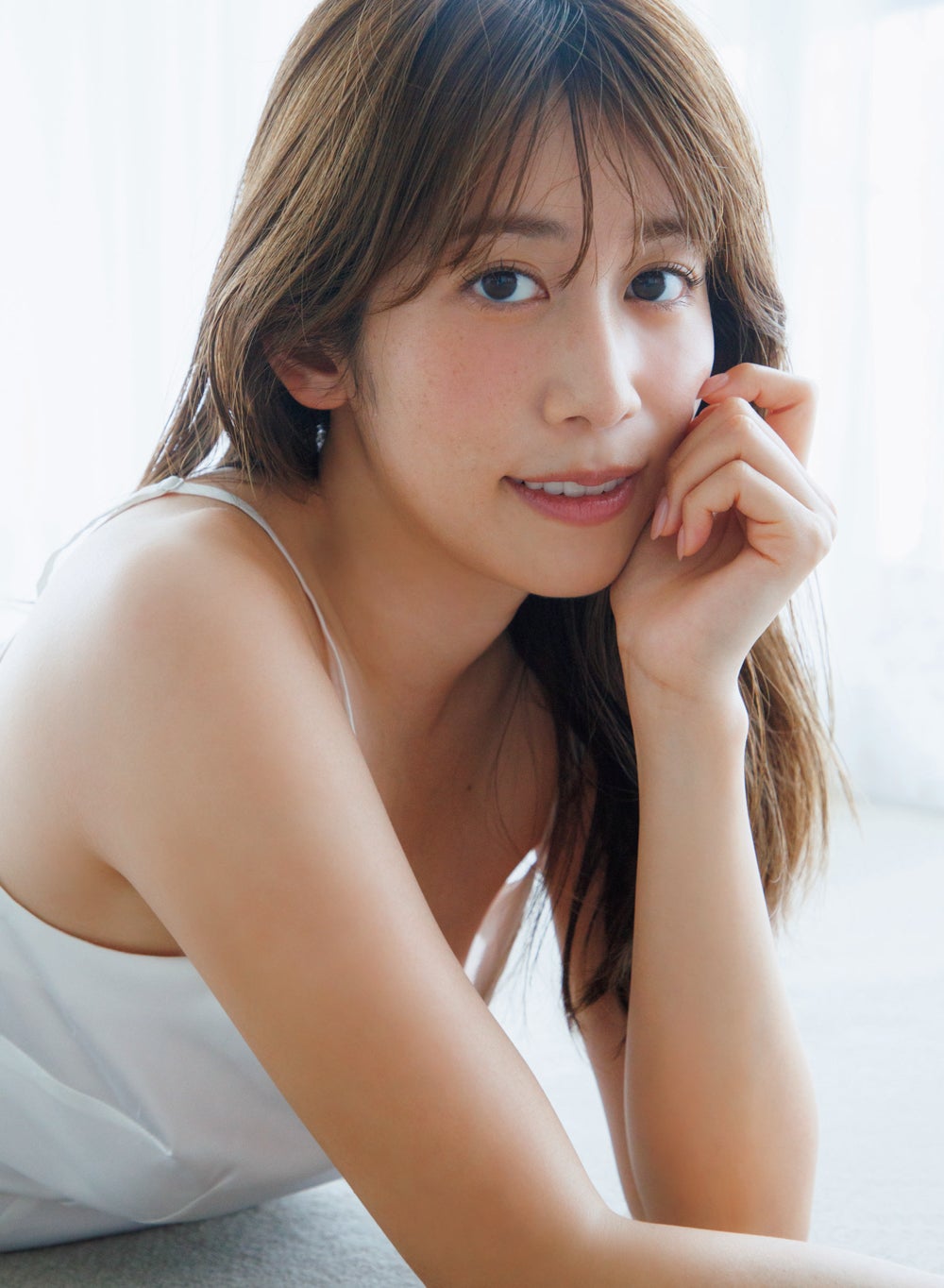 元NHKアナ・中川安奈、グラビア初挑戦「週プレ」表紙で素肌輝く