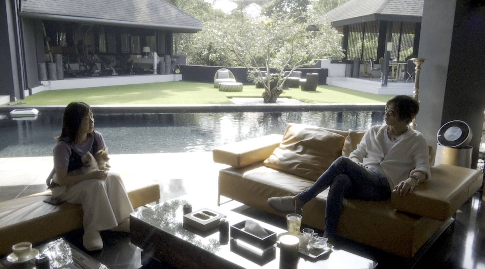 （左から）福田麻貴、GACKT（C）フジテレビ