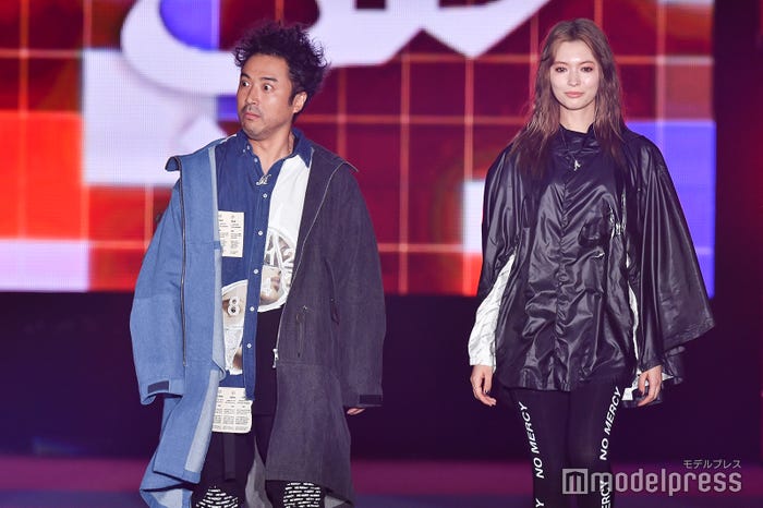 ムロツヨシ、八木アリサ(C)モデルプレス