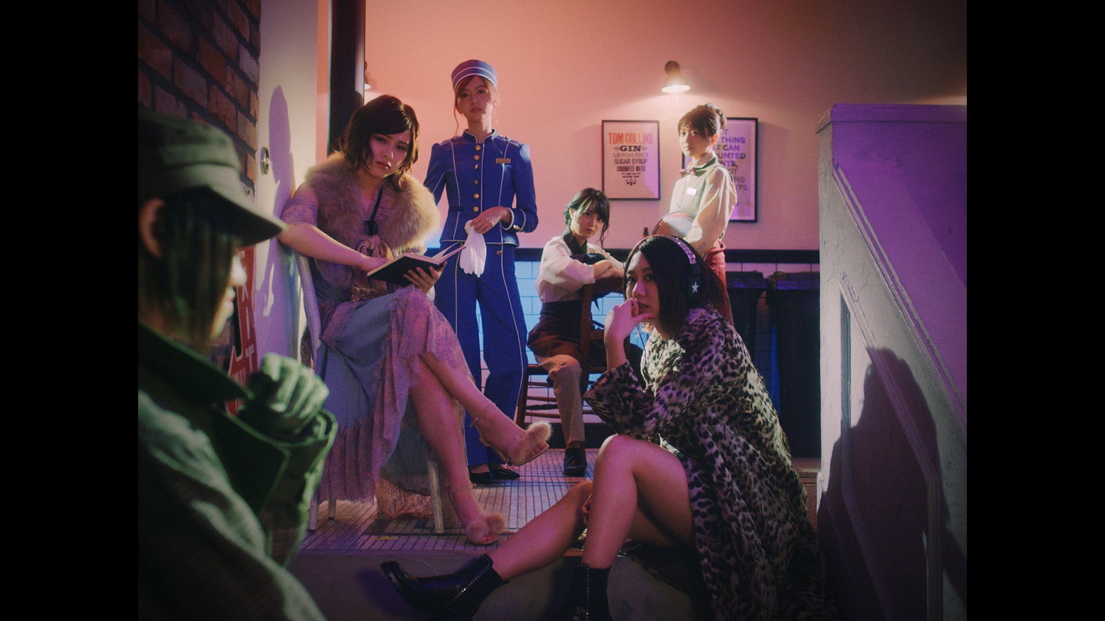 AKB48 大人選抜2018「それでも彼女は」MVより（C）AKS／キングレコード