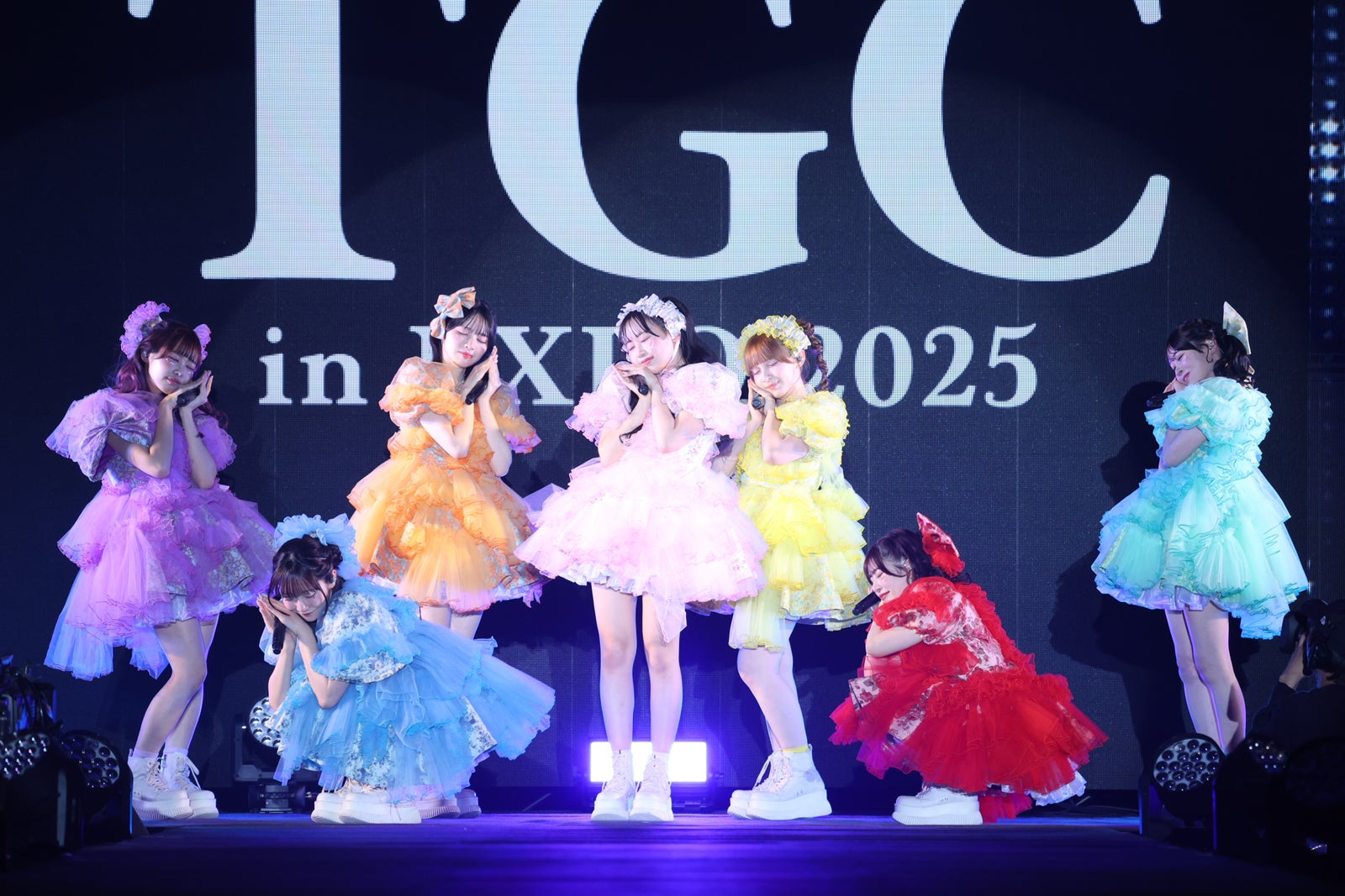 FRUIT ZIPPER オフィシャルファンライト 松本かれん ピンク カスタム MV Teaser 松本かれん】 FRUITS ZIPPER「NEW KAWAII」 - YouTube