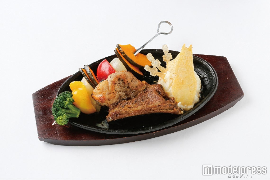 「九州産スペアリブとグリル野菜」￥1，200（税別）（C）Moomin Characters TM