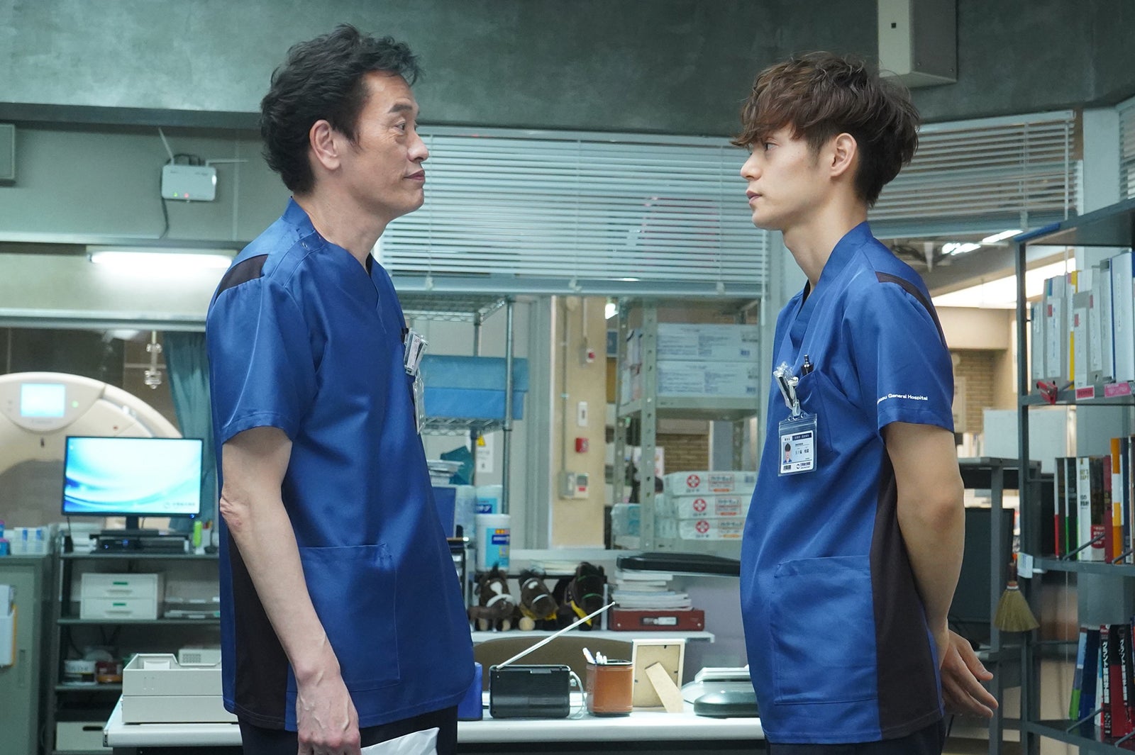 遠藤憲一、窪田正孝／「ラジエーションハウスⅡ～放射線科の診断レポート～」第5話より（C）フジテレビ