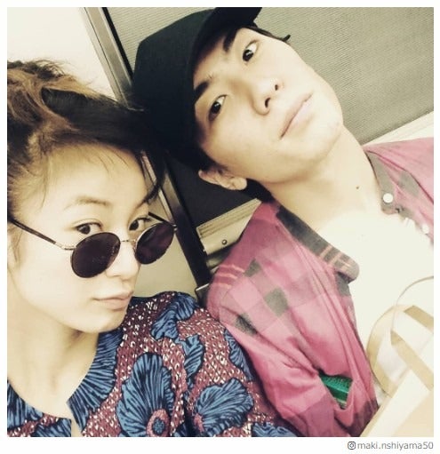 西山茉希、義弟・早乙女友貴と電車でバッタリ「仲良く座席確保」2ショット公開