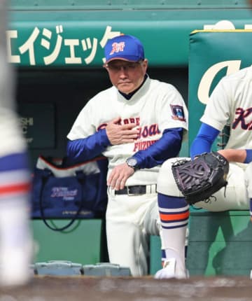 【センバツ】神戸国際大付が好判断で追加点を阻止！右翼手が犠飛性の打球で本塁ではなく一塁へ送球→直後に同点に追いつく