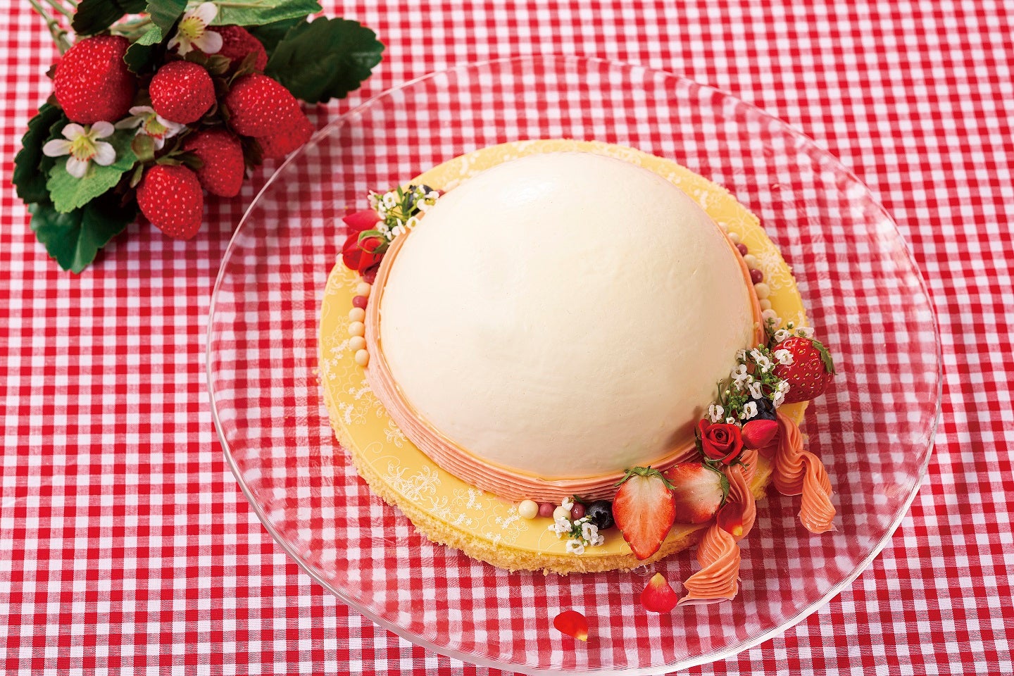 スイーツビュッフェ～苺づくしの幸せピクニック～／画像提供：リーガロイヤルホテル東京