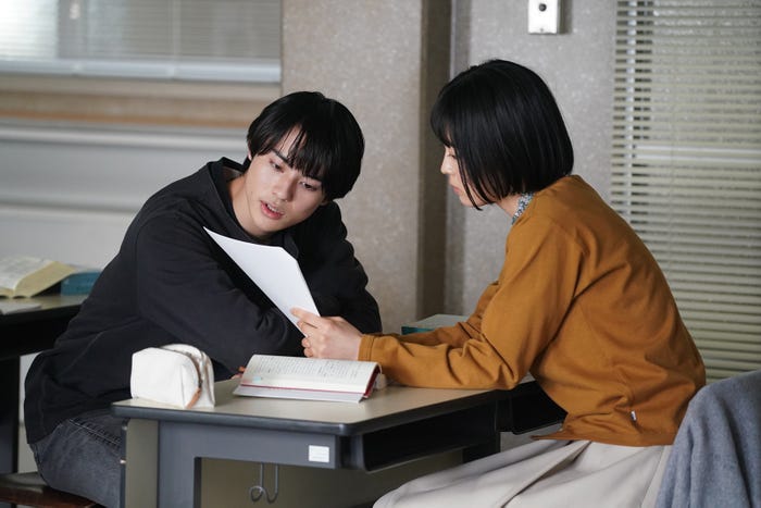 前田拳太郎、河村花 「女神の教室~リーガル青春白書~」第4話より(C)フジテレビ