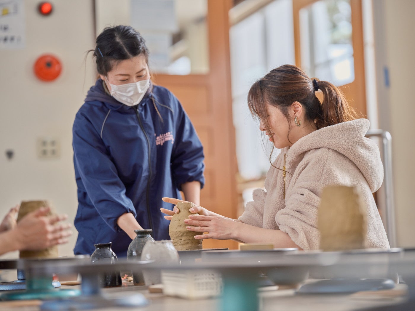 越前焼の陶芸教室。オリジナルの花瓶作りにワクワク／提供画像