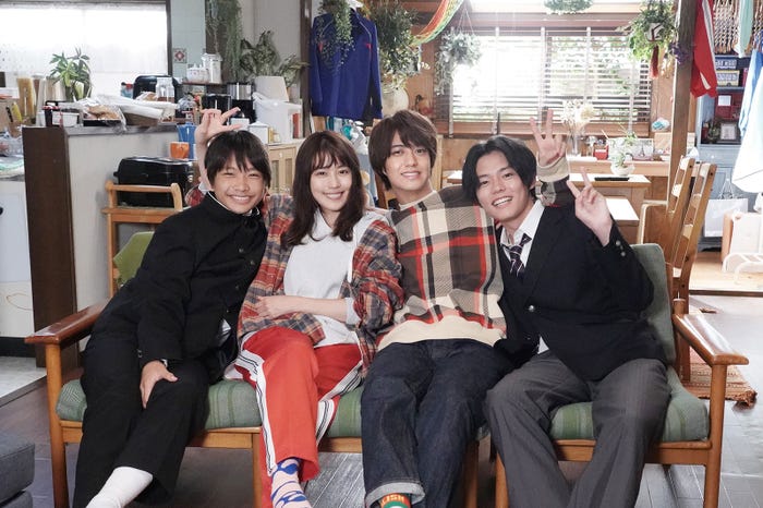 南出凌嘉、有村架純、高橋海人、日向亘(C)カンテレ