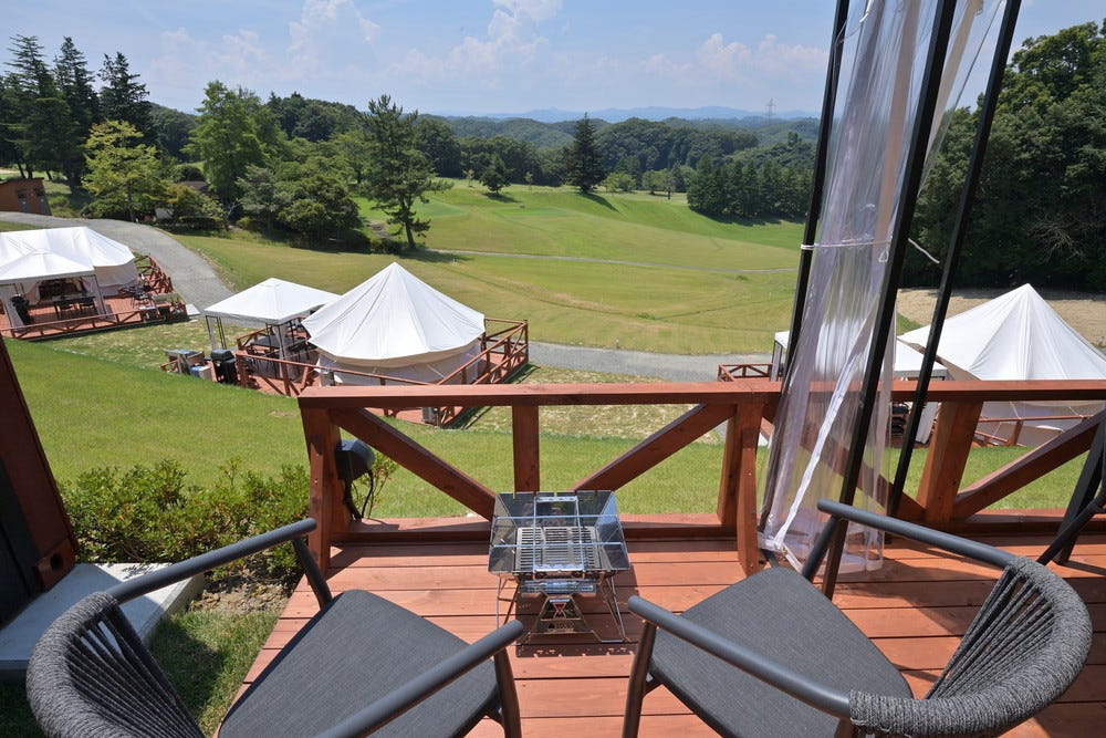 ハワイアンズ初のグランピング「マウナヴィレッジ」2種の宿泊テントで緑豊かな滞在を満喫