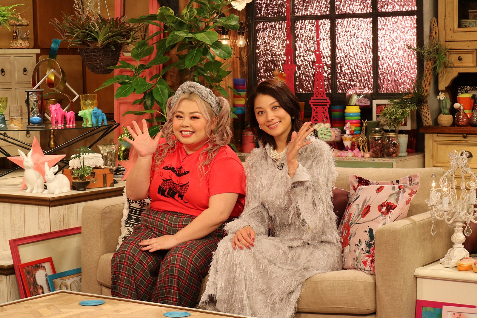 （左から）渡辺直美、小池栄子（C）テレビ朝日