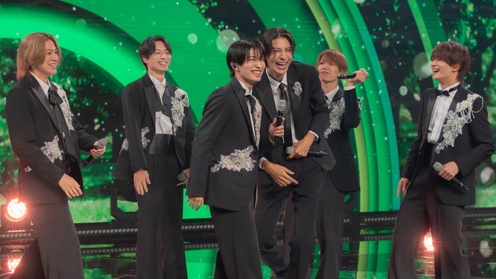 (左から)佐藤龍我、作間龍斗、那須雄登、ラウール、深田竜生、浮所飛貴(C)Storm Labels Inc.