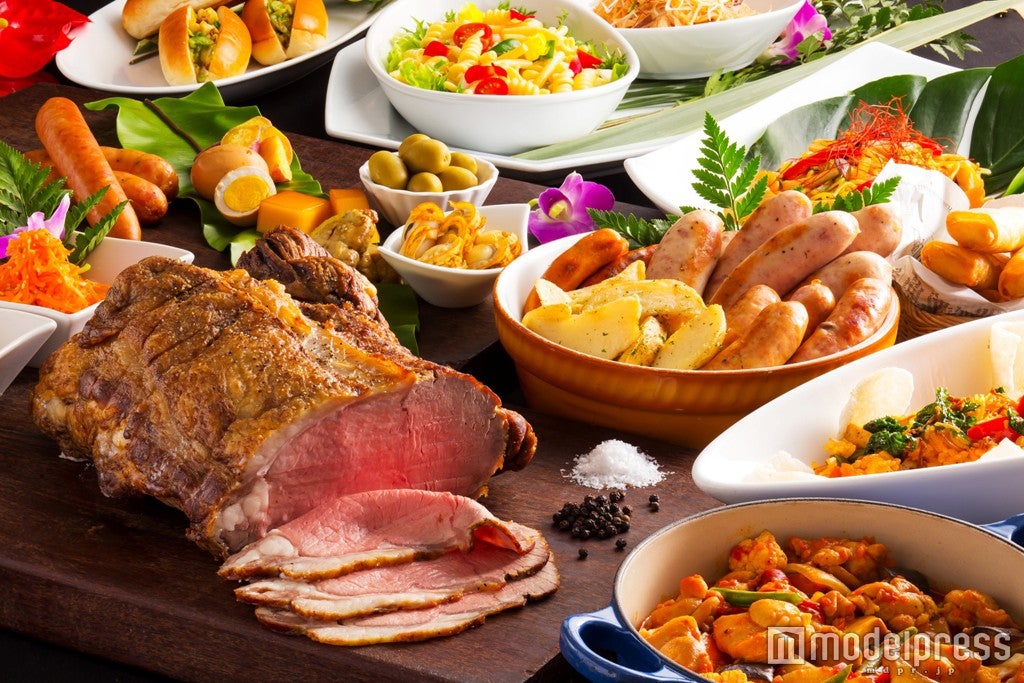 肉好き女子のためのガッツリ系ラインナップ／画像提供：ホテルニューオータニ大阪