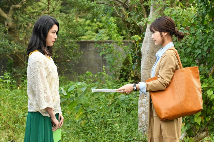 村川絵梨、有村架純/「中学聖日記」第8話より(C)TBS