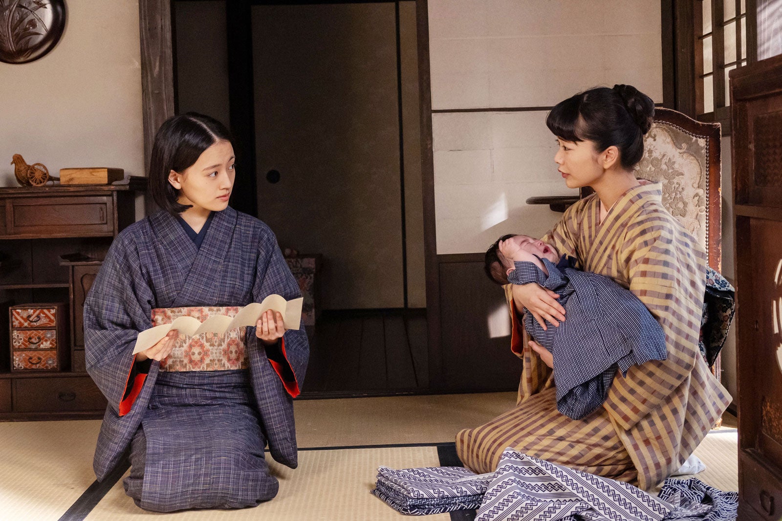 上坂樹里、見上愛「風、薫る」第109話（C）NHK