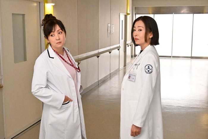 斉藤由貴、松雪泰子(C)日本テレビ