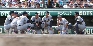 仙台育英が大敗で涙の準々決勝敗退 毎回の18安打許し11失点 夏の甲子園7年ぶりの屈辱 星よつはマネも目にいっぱいの涙を
