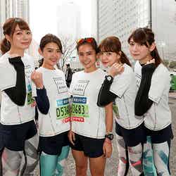 （左から）七海、坪井ミサト、佐野千晃、村田倫子、アンジェラ芽衣／東京マラソン2019の様子（提供写真）