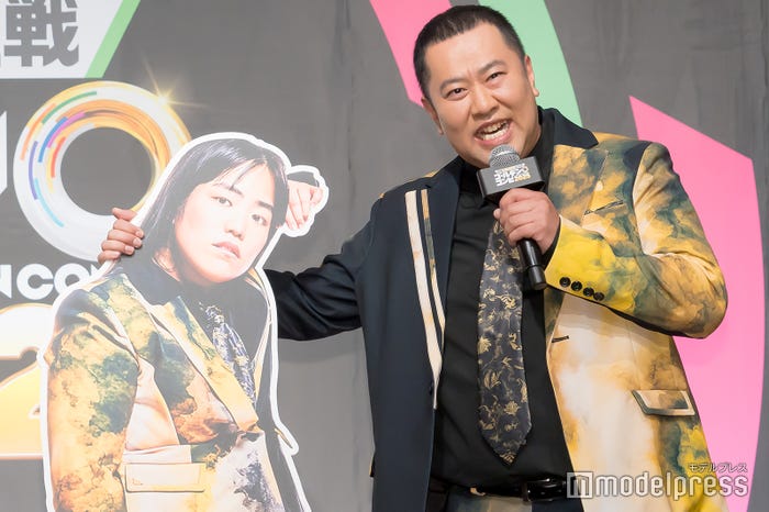 ゆりやんレトリィバァ(パネル)、とにかく明るい安村(C)モデルプレス