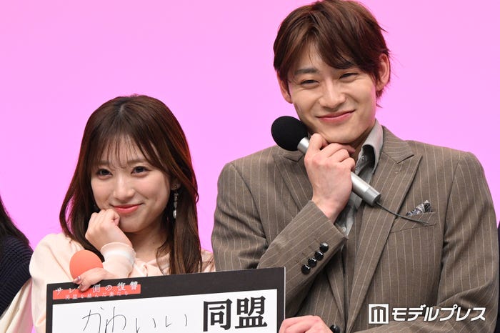 えくぼがある共通点(陥没同盟)も見つけた矢吹奈子、高松アロハ(C)モデルプレス