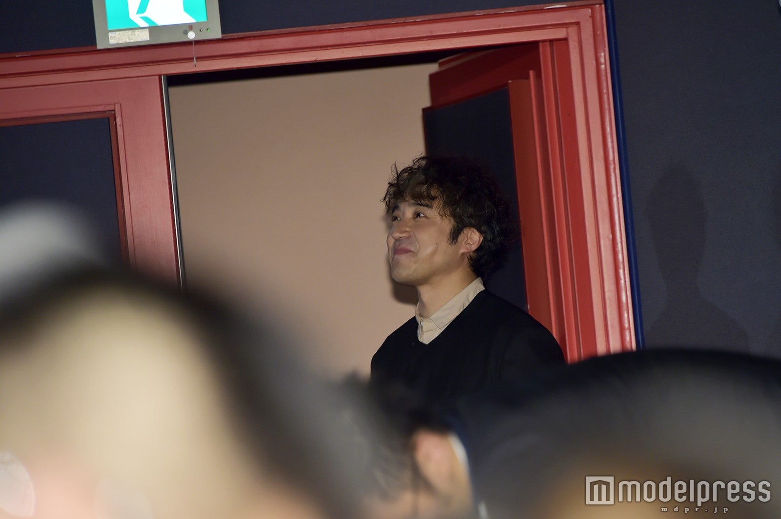 まだ立ち去らないムロツヨシ（C）モデルプレス