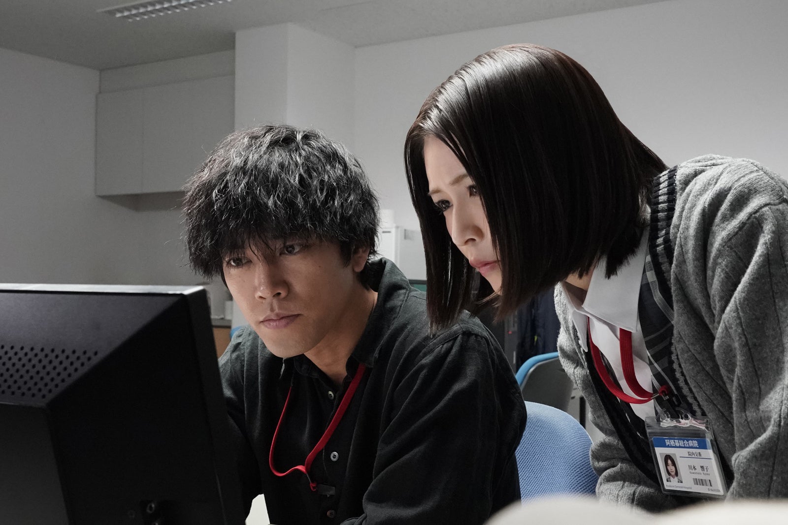 桐谷健太、長濱ねる「院内警察」第8話より（C）フジテレビ／共同テレビ