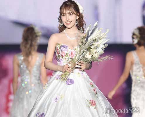 三上悠亜、ふんわりバスト披露 ゴージャスドレス姿が眩しい<関コレ2021A/W>