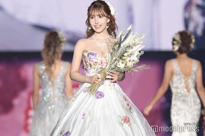 三上悠亜(C)モデルプレス