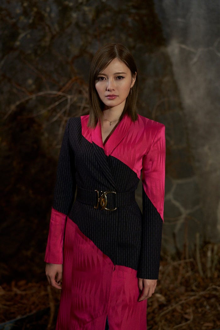 白石麻衣(C)迫稔雄/集英社(C)2022映画「嘘喰い」製作委員会