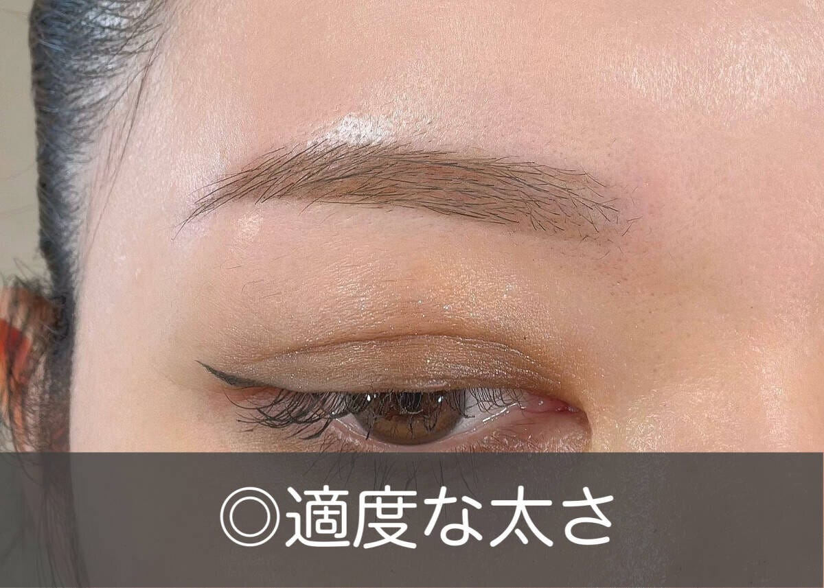 毛流れを活かした自然な濃さで適度な太さに整えたOK眉メイク