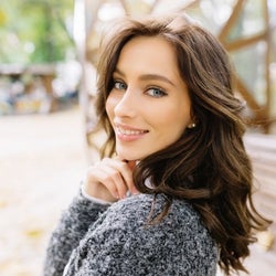 軽く見られてるかも…男性に好まれる真面目な女性とは?