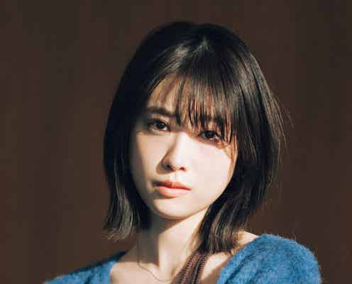 高橋ひかる、美デコルテチラリ 儚げな表情魅せる