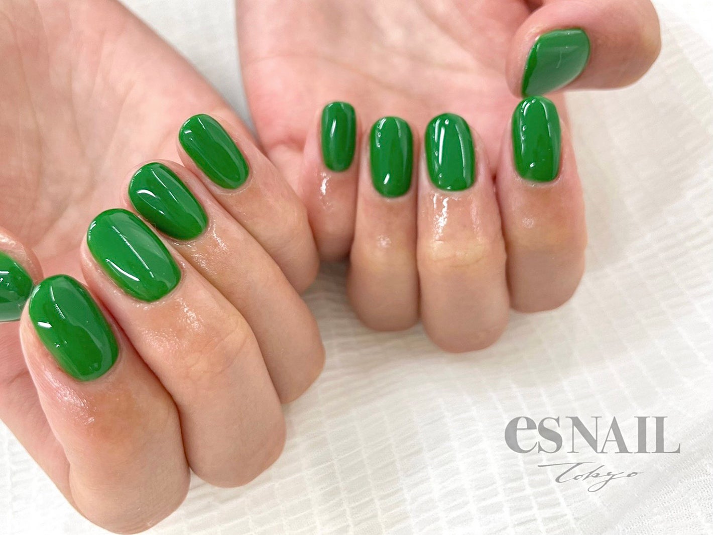 存在感抜群のワンカラー（画像提供：esNAIL）