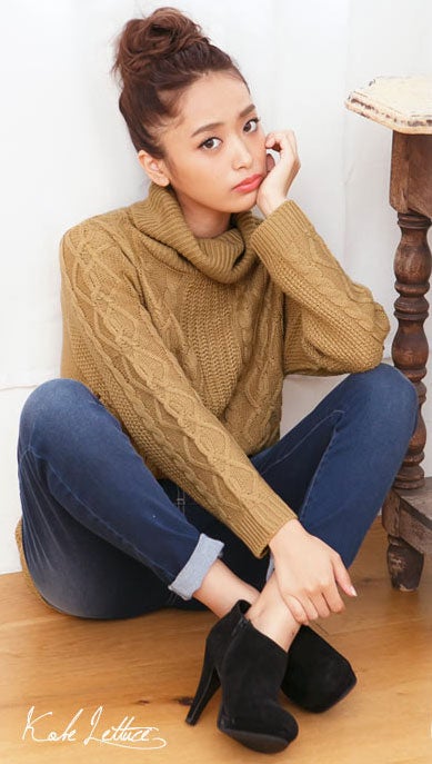 ざっくりとした網目感でオシャレ度UP！タートルネック☆ケーブルニットトップス「神戸レタス」2990円（税込）／画像提供：神戸レタス