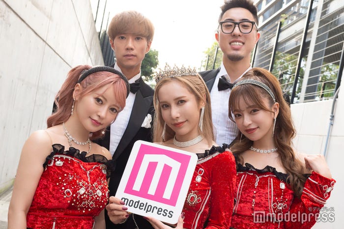 (上段)ぎし、中町JP(下段)ヘラヘラ三銃士(左から)まりな、ありしゃん、さおりん(C)モデルプレス