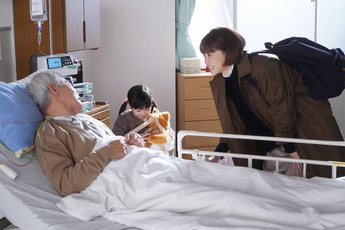 柄本明、加藤柚凪、上野樹里「監察医 朝顔」第11話より(C)フジテレビ