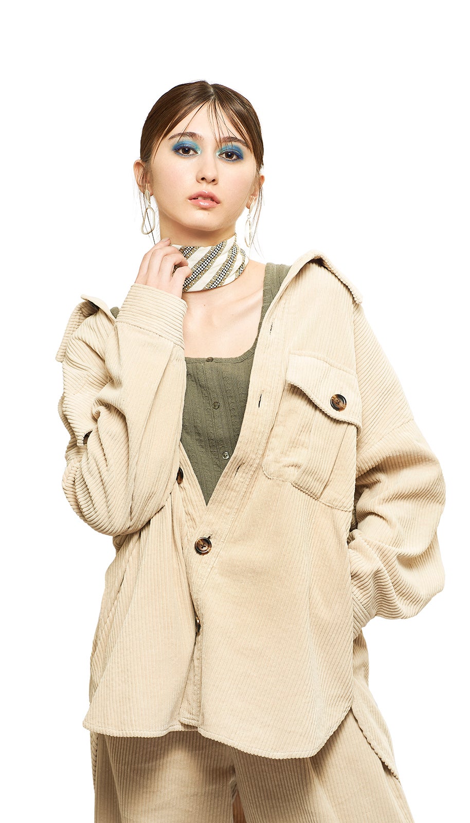 たっぷりシルエット／衣装協力：WEGO